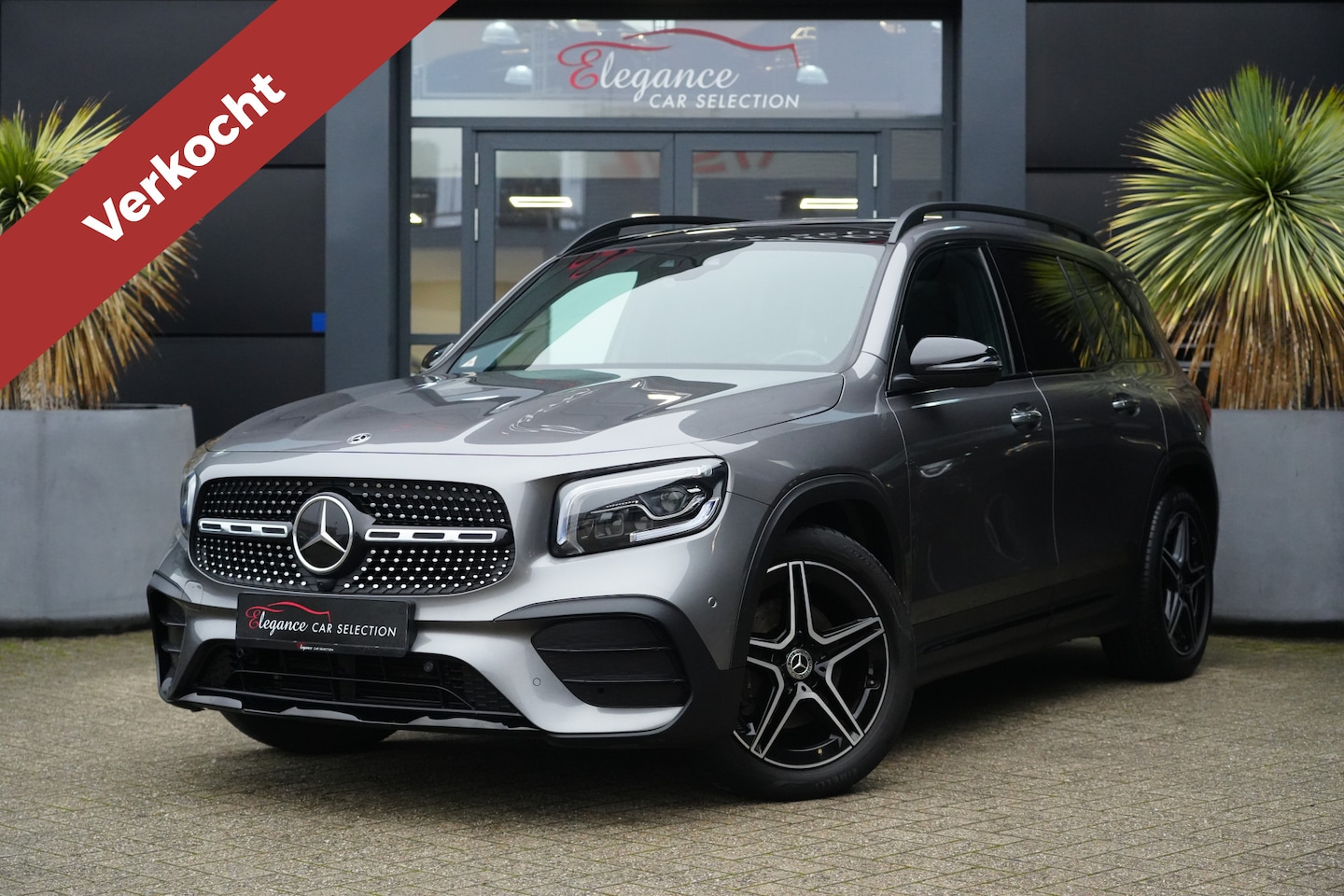 Mercedes-Benz GLB - 200 Business Solution AMG 7p. 164pk Panoramadak/Stoelverwarming/Trekhaak - AutoWereld.nl