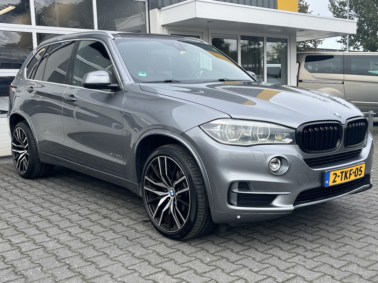 BMW X5 - xDrive30d High Executive 7p. HUD Panoramadak Trekhaak Comfort Access Luchtvering 21" Licht - AutoWereld.nl