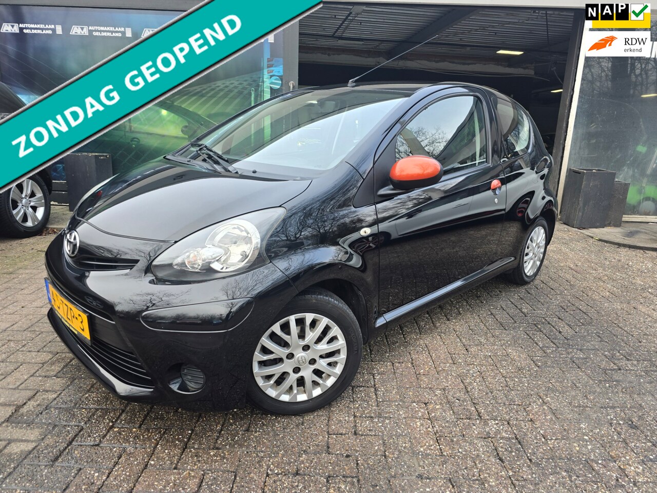 Toyota Aygo - 1.0 VVT-i Comfort Orange 1E EIGENAAR | 12MND GARANTIE | NW APK | AIRCO | LMV | - AutoWereld.nl