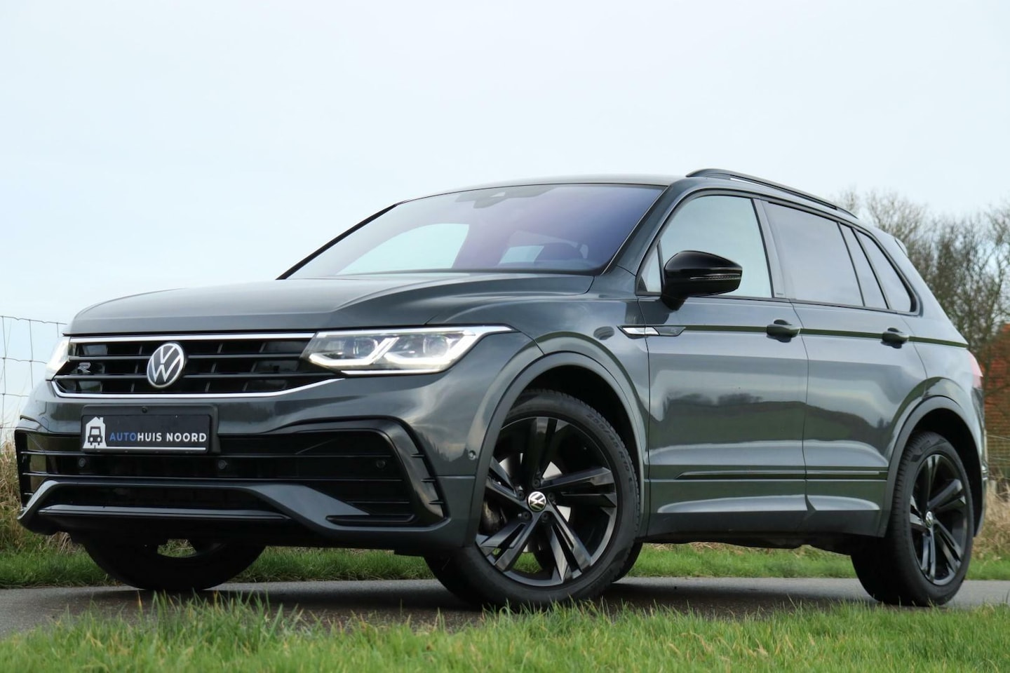 Volkswagen Tiguan - 1.5 TSI / 2x R-Line / Black Style / VC / HeadUP / H&K / 360Camera / Matrix LED / 19"! - AutoWereld.nl