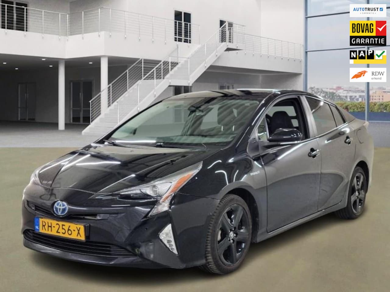 Toyota Prius - 1.8 Executive Black Edition JBL HUD NL-auto +NAP - AutoWereld.nl