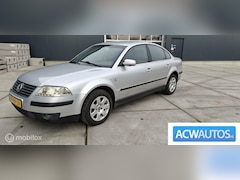 Volkswagen Passat - 2.0 Trendline