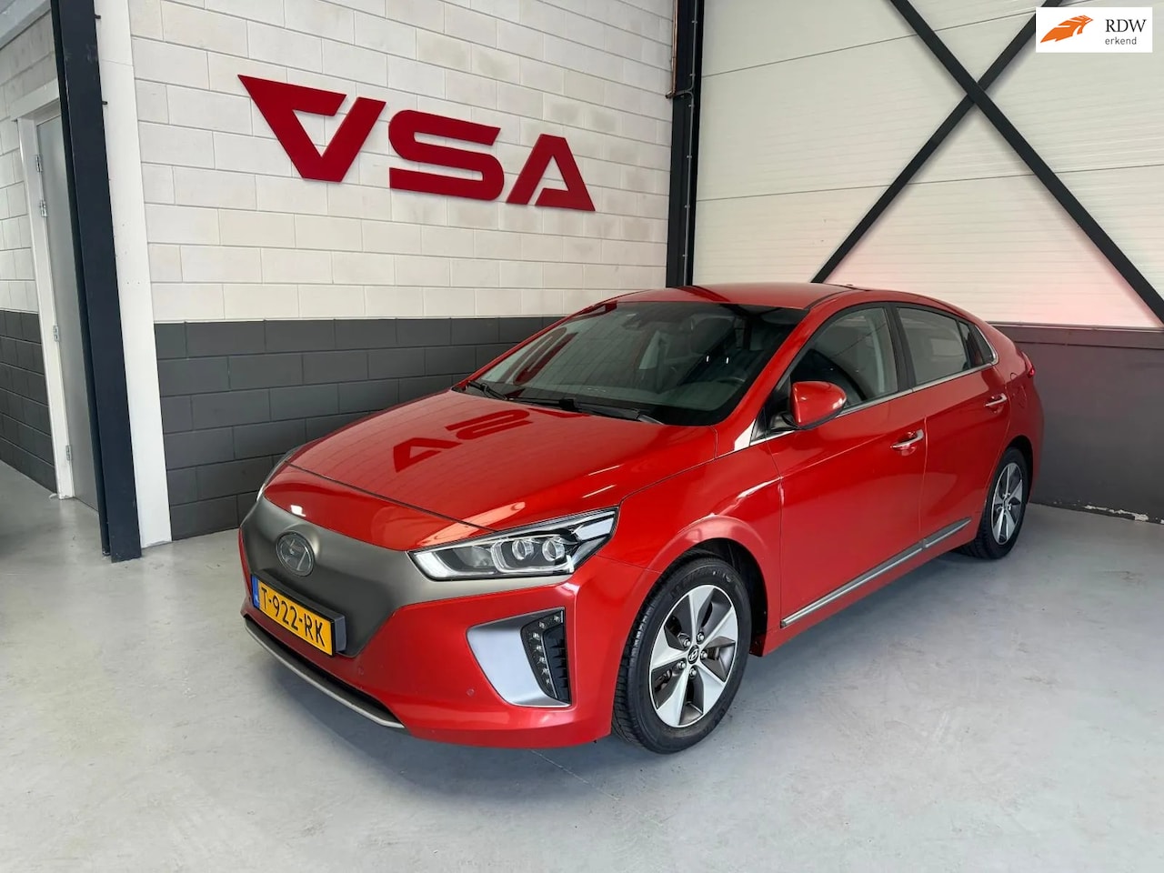 Hyundai IONIQ - Premium EV Premium EV 28kw,zeer lux,camera,cruise,carplay,dab - AutoWereld.nl