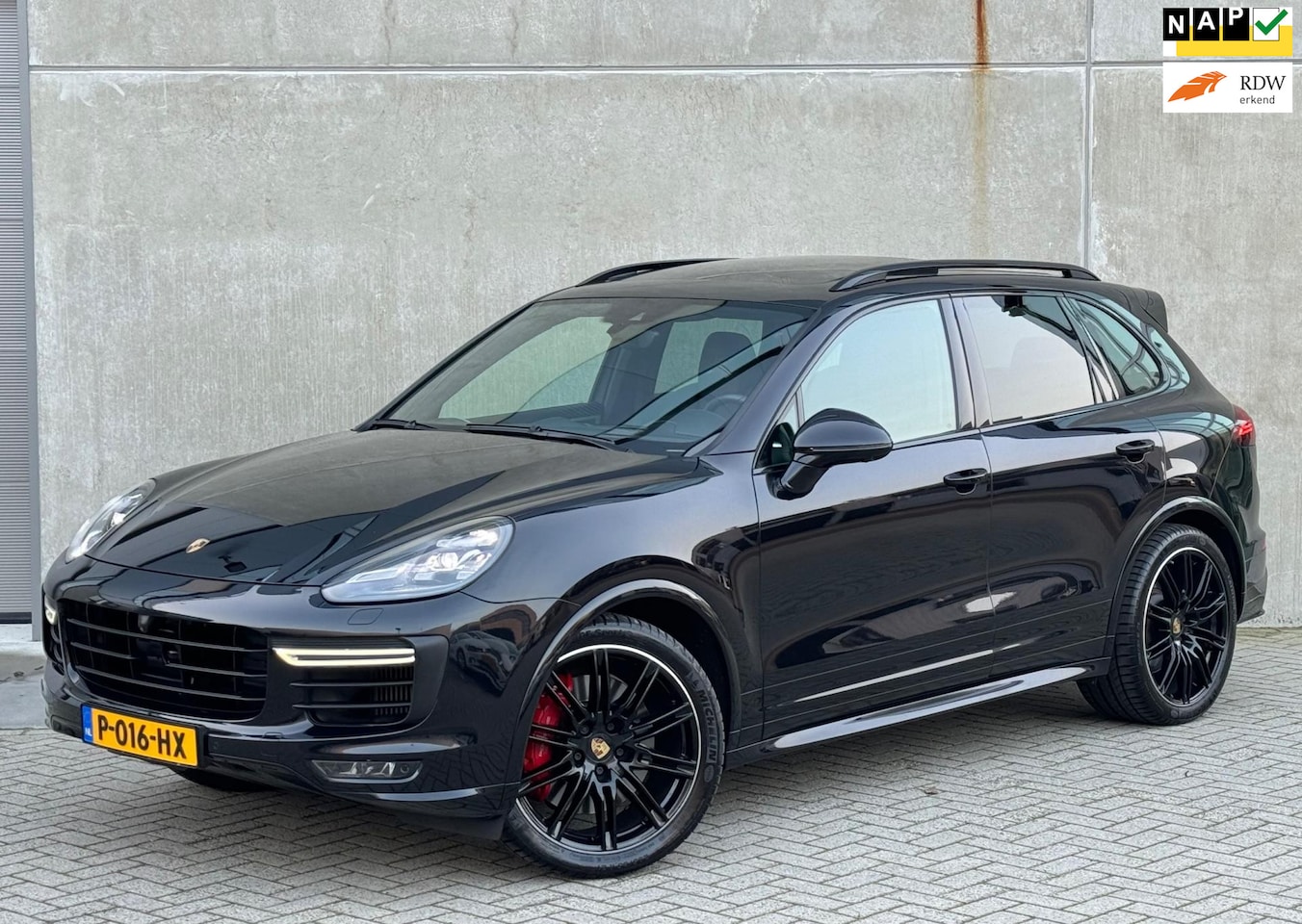 Porsche Cayenne - 3.6 GTS 440pk 2015 Zwart DEALER OH|BOMVOL - AutoWereld.nl