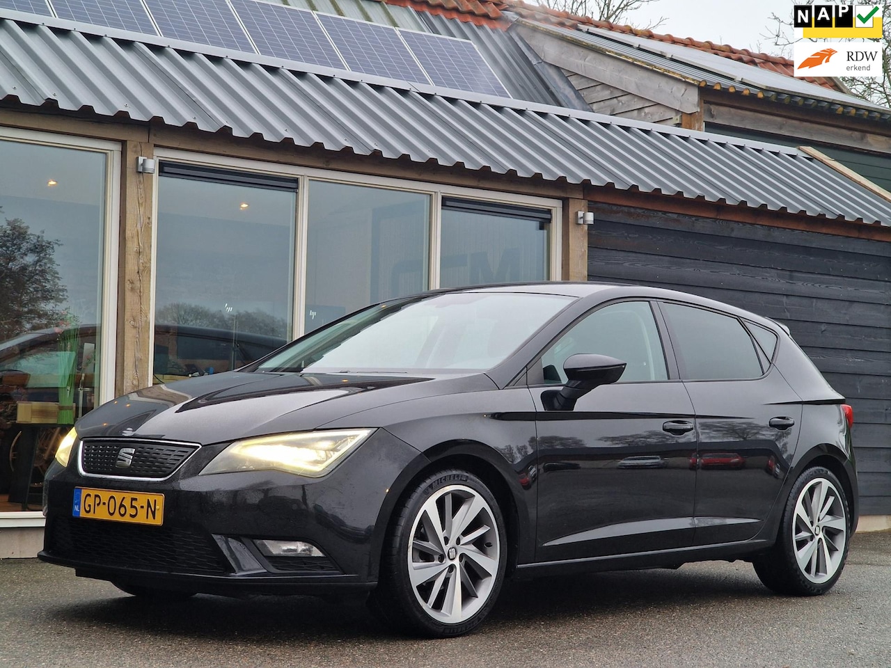 Seat Leon - 1.0 TSI Style Connect 1.0 TSI 116 PK Style Connect (NL-Auto / Nap / 18 Inch / Climate / Cruise / Camera / Naviga - AutoWereld.nl