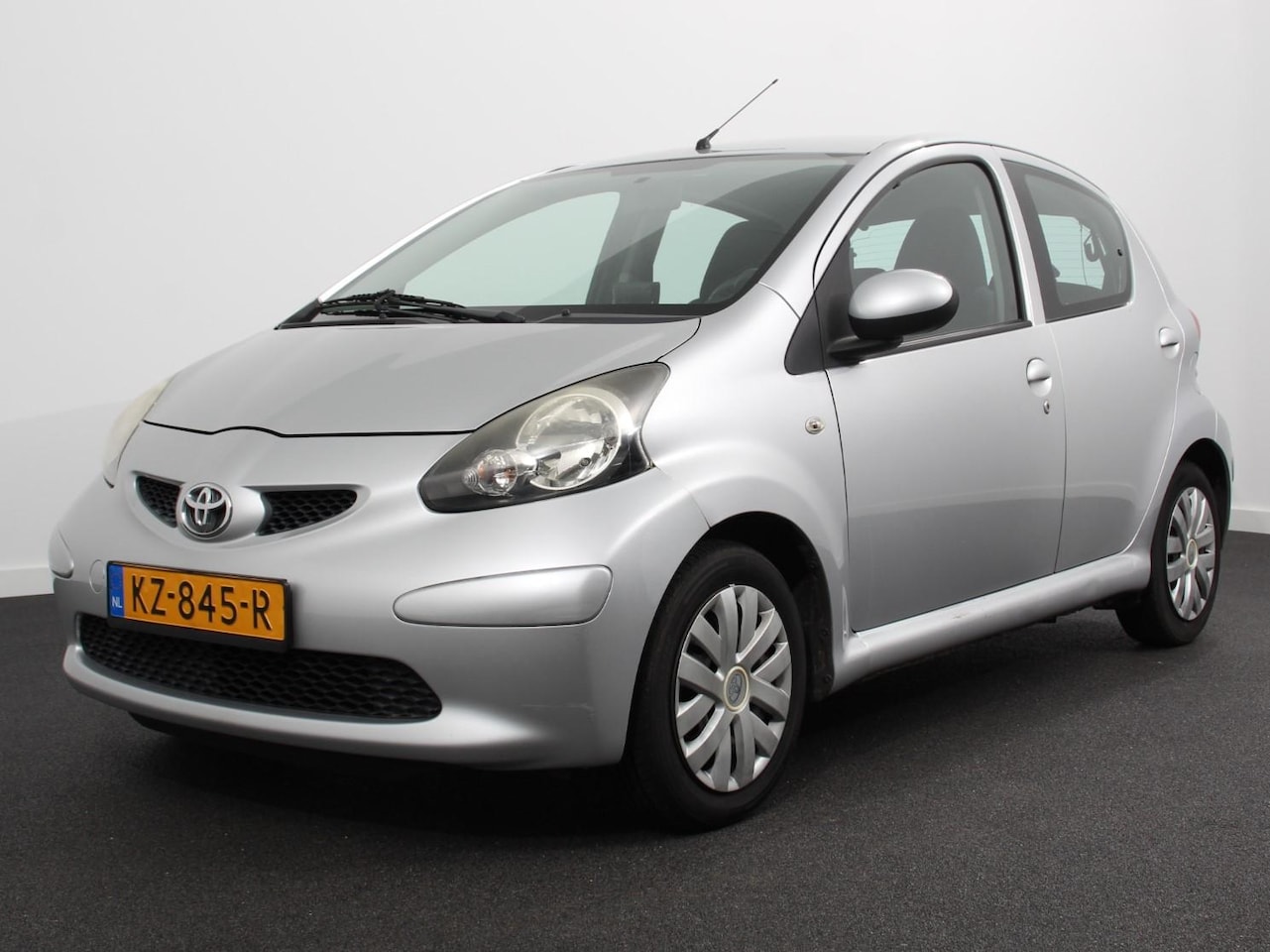 Toyota Aygo - 1.0-12V | Airco | Electrische ramen | Centrale Vergrendeling | Radio |  5 deurs - AutoWereld.nl