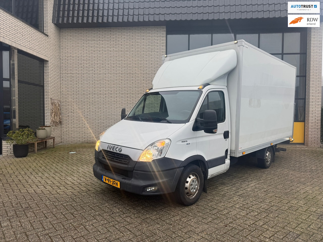 Iveco Daily - Elektrische laadklep, Lage km-stand, Airco - AutoWereld.nl