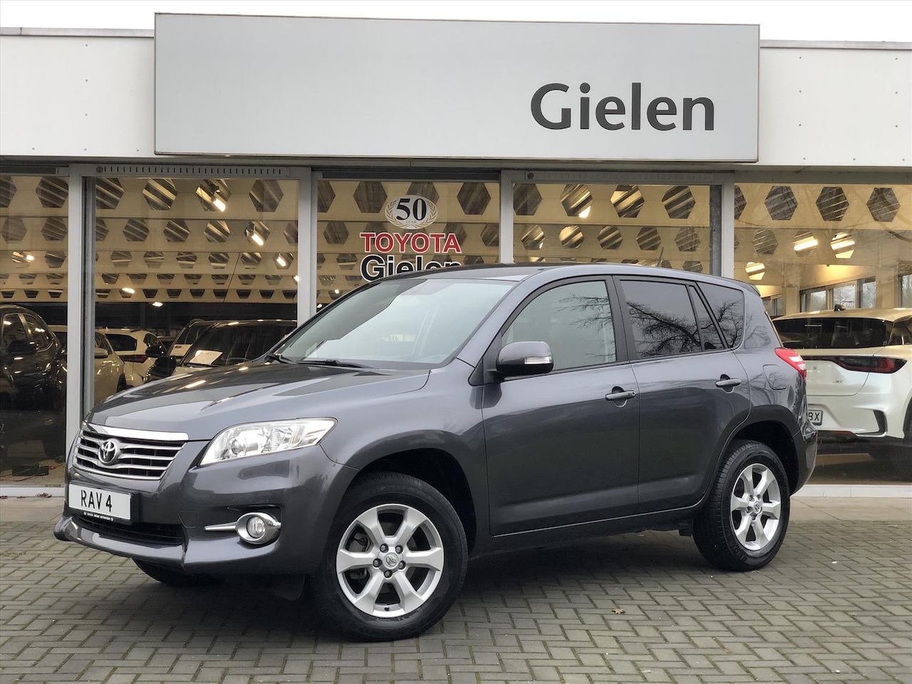 Toyota RAV4 - 2.0 VVT-i 4WD Automaat Executive | Navigatie, Stoelverwarming, Cruise control, Parkeercame - AutoWereld.nl