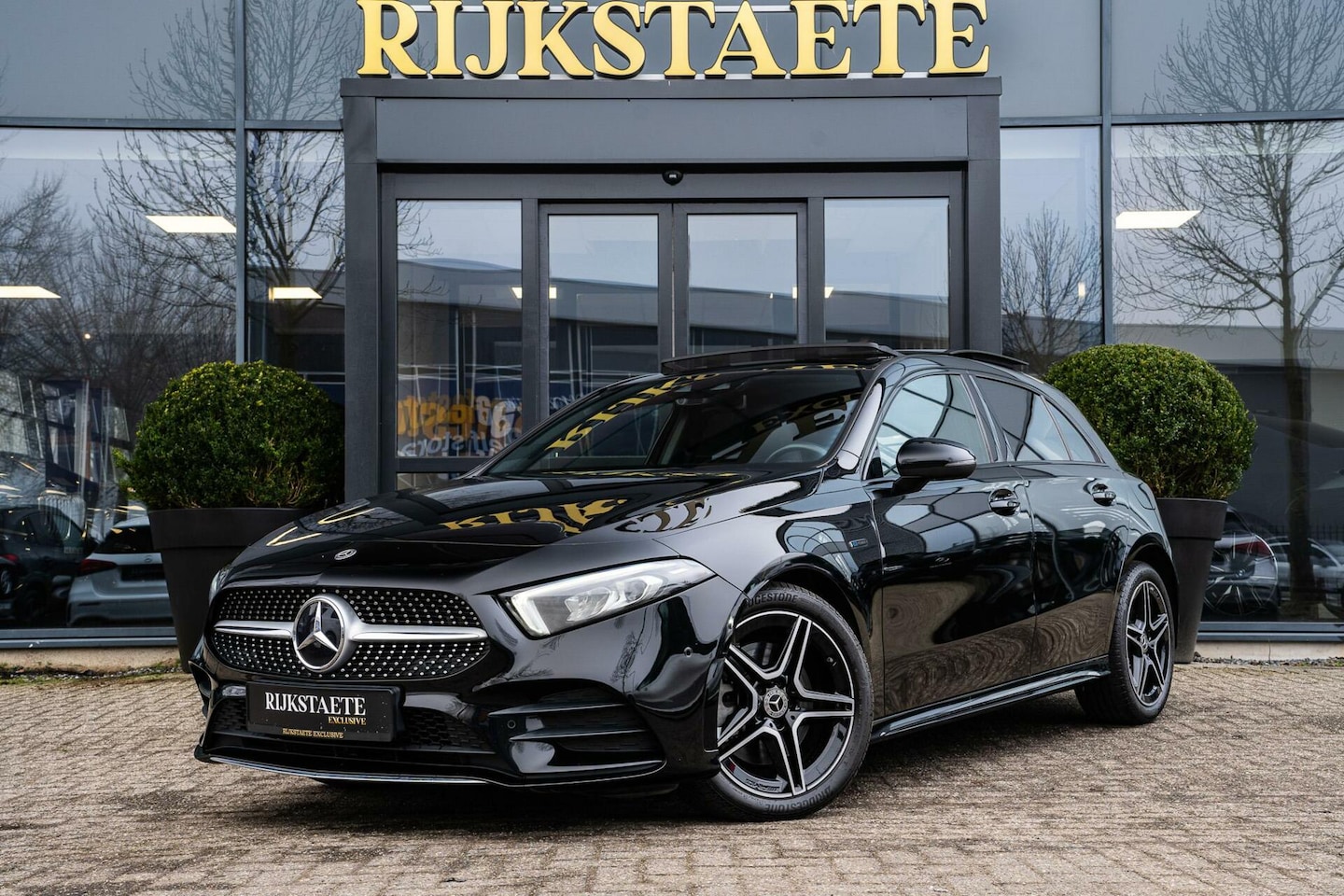 Mercedes-Benz A-klasse - A250e AMG|PANO|CAMERA|SFEERV.|18''|PLUG-IN - AutoWereld.nl