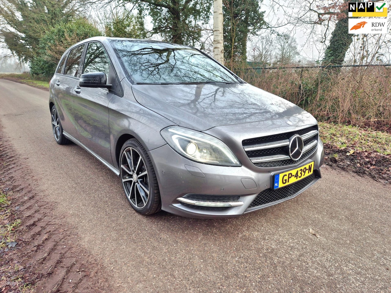 Mercedes-Benz B-klasse - 250 Prestige / panoramadak / trekhaak / standkachel / stoelverwarming / grijs - AutoWereld.nl