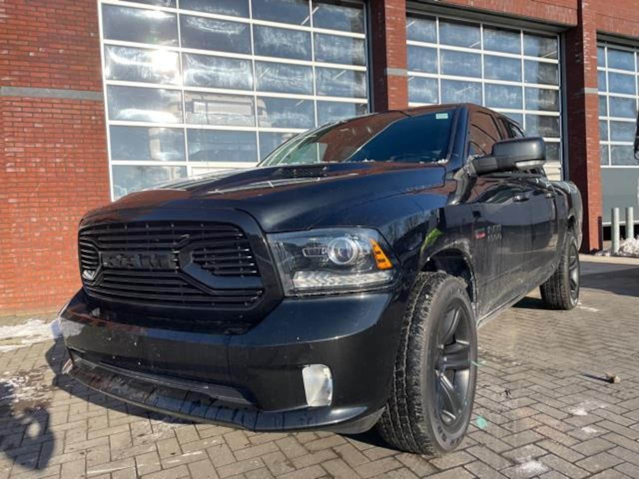 Dodge Ram 1500 - 5.7 V8 Crew Cab 5'7 Sport juli 2018 tweede eigenaar - AutoWereld.nl