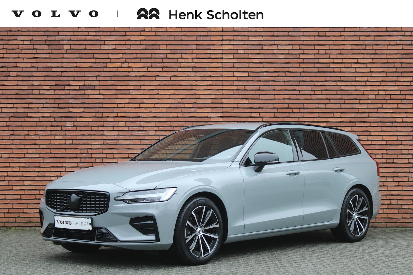 Volvo V60 - B4 AUT7 198PK Plus Dark | Verwarmbare Voorstoelen | Achteruitrijcamera | Adaptieve Cruise - AutoWereld.nl