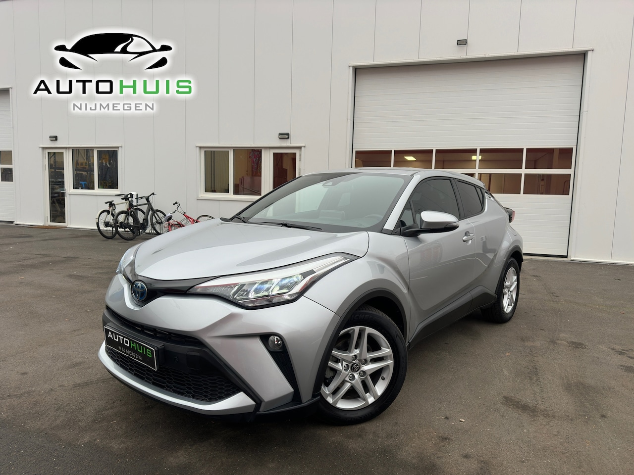 Toyota C-HR - 2.0 Hybrid Dynamic Navigatiesysteem Achteruitrijcamera pdc voor en achter Cruise controle - AutoWereld.nl