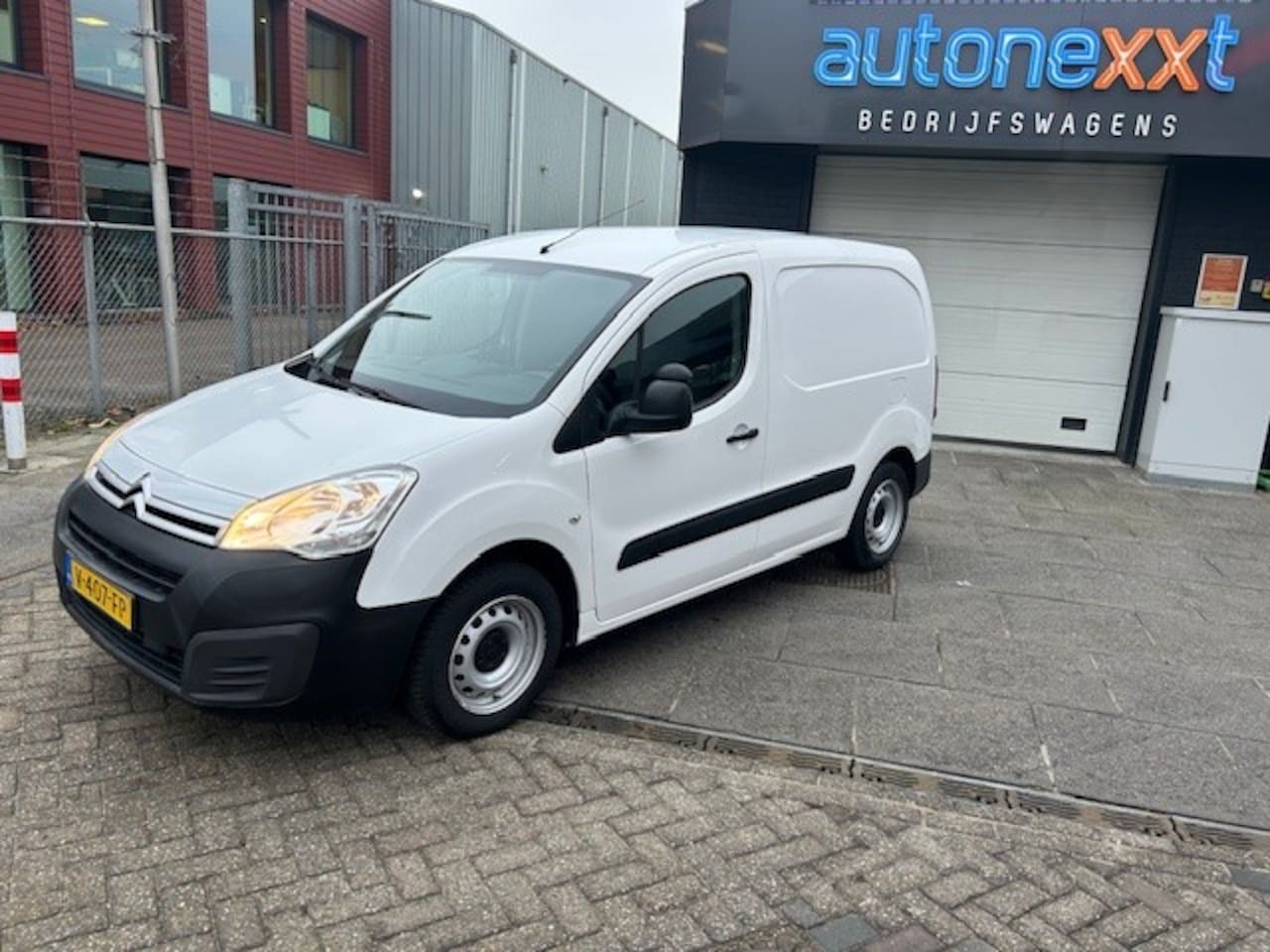 Citroën Berlingo - 1.6 BlueHDI 75 Comfort AIRCO  I NAVIGATIE I CRUISE CONTROL I COMPLETE ONDERHOUDSHISTORIE N - AutoWereld.nl