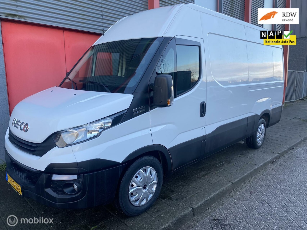 Iveco Daily - 35S16V 2.3 352 L3-H2 1e eig. 160PK Automaat - AutoWereld.nl