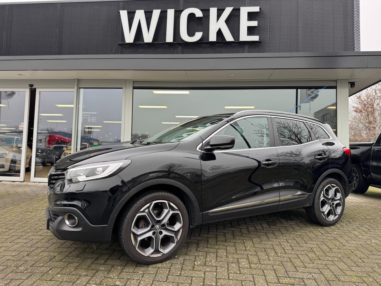 Renault Kadjar - 1.2 TCe Limited 130 PK 6 bak Navigatie Leder Clima - AutoWereld.nl