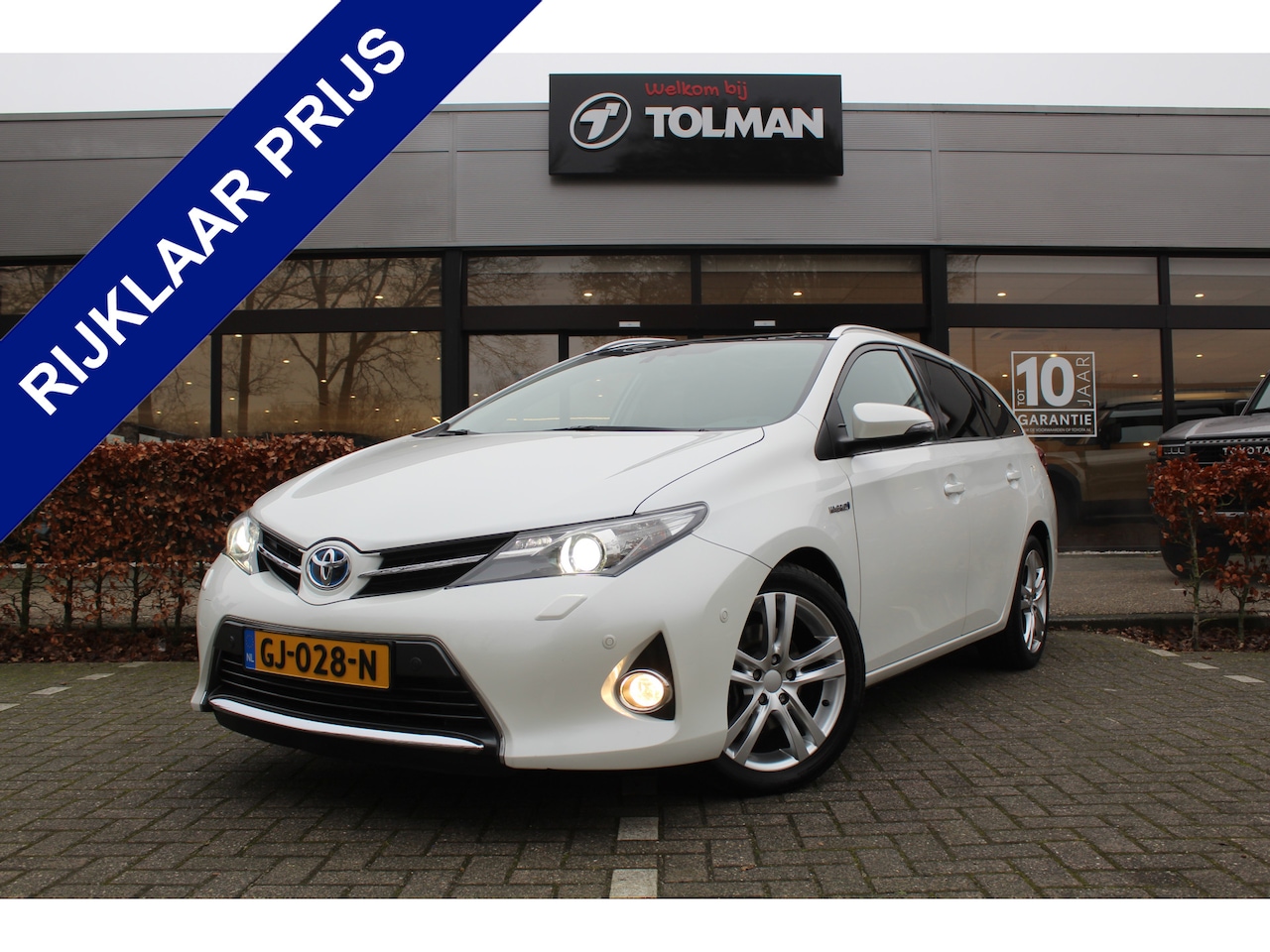 Toyota Auris Touring Sports - 1.8 Hybrid Lease+ | Rijklaar | Trekhaak | PDC | Clima | Pano | Stoelverwarming - AutoWereld.nl