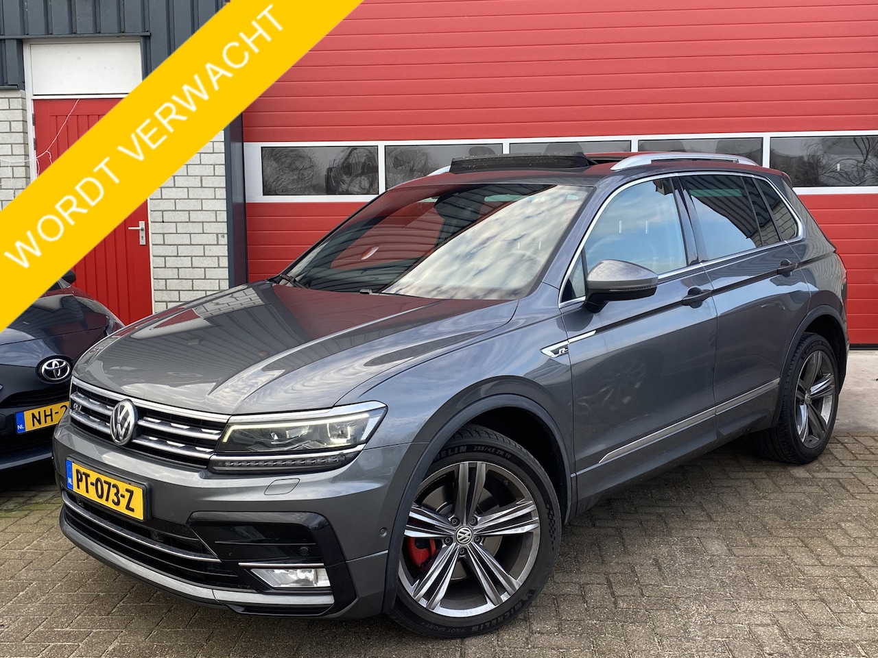 Volkswagen Tiguan - 2.0 TSI 4Motion Highline AUTOMAAT / PANORAMADAK / ACC / STOELVERW / CAMERA / TREKHAAK / CA - AutoWereld.nl