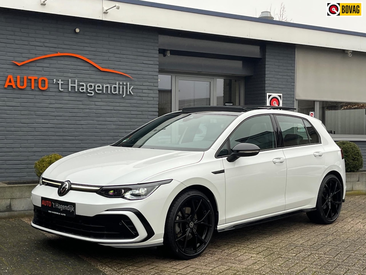 Volkswagen Golf - 2.0 TSI R-line AUT 190PK pano H&K IQ 19" GTI - AutoWereld.nl