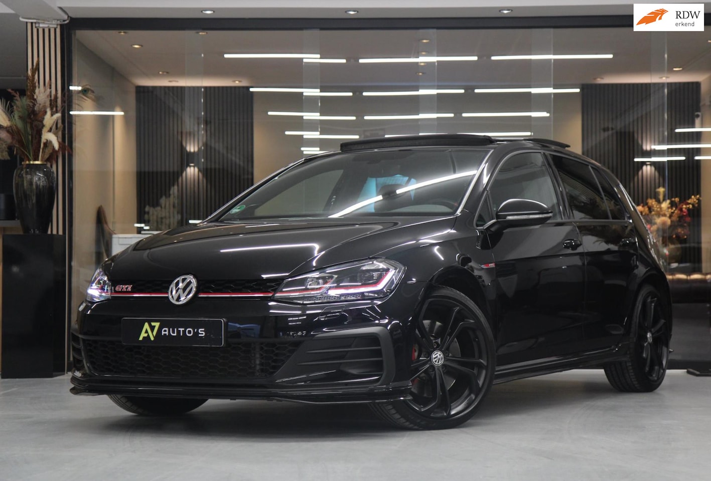 Volkswagen Golf - 2.0 TSI GTI TCR/PANO/DEALER-OH/KEYLESS/ACC/VOL - AutoWereld.nl