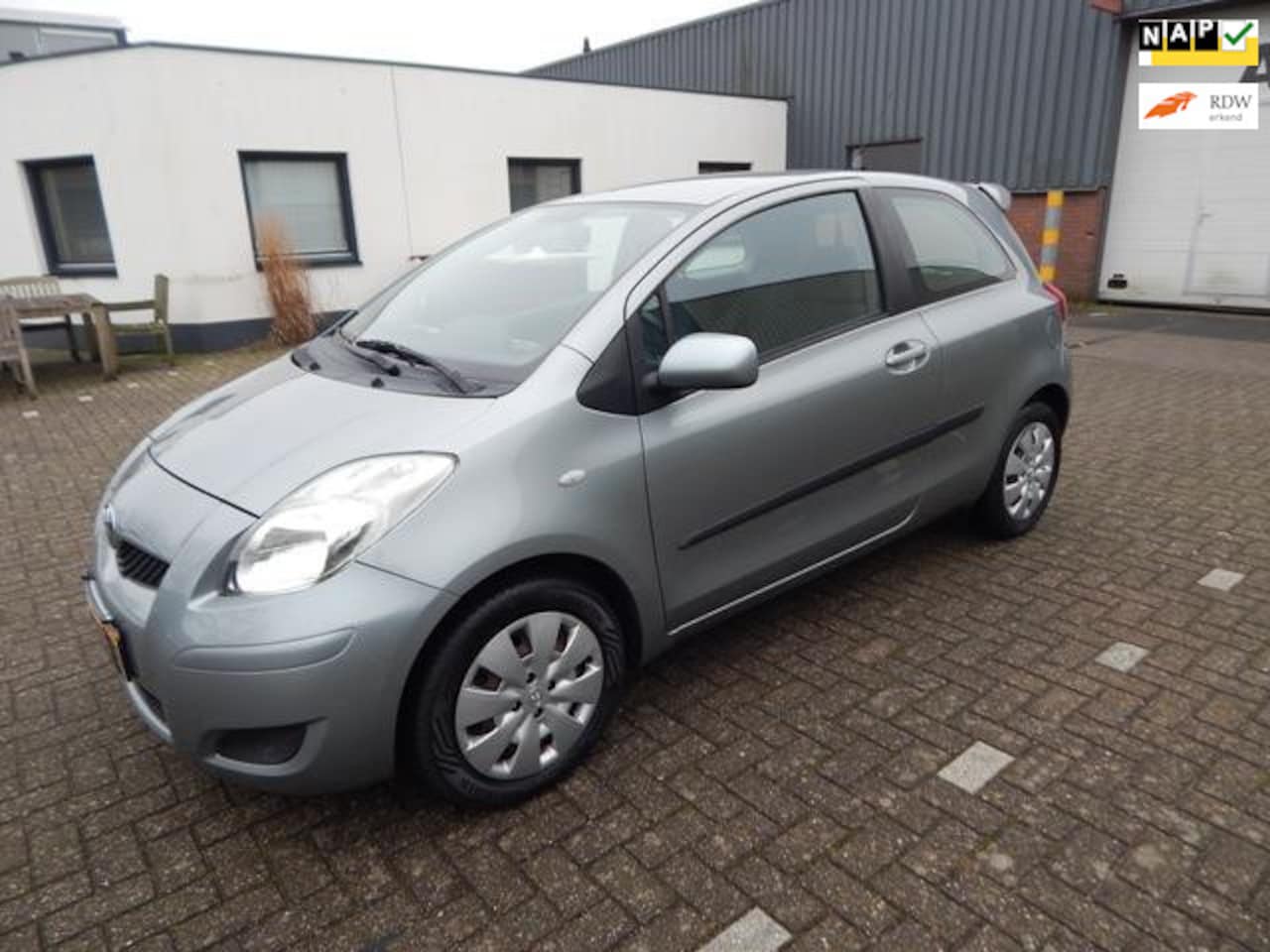 Toyota Yaris - 1.3 VVT-i Aspiration 1.3 VVTi Aspiration - AutoWereld.nl