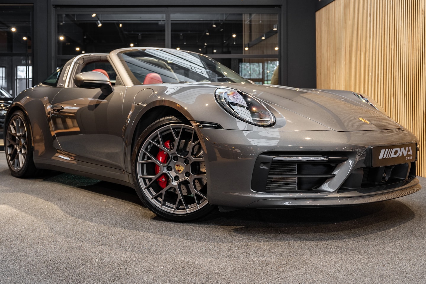 Porsche 911 Targa - 992 4S Sport Design Burmester ACC 911 3.0 4S Stoelkoeling Sport Uitlaat - AutoWereld.nl