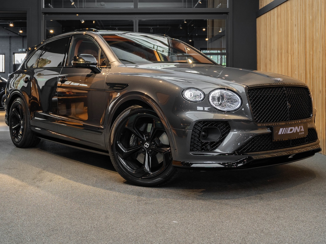 Bentley Bentayga - V8 S Mulliner Carbon Pakket 4.0 V8 S Trekhaak Rear Seat Entertainment - AutoWereld.nl