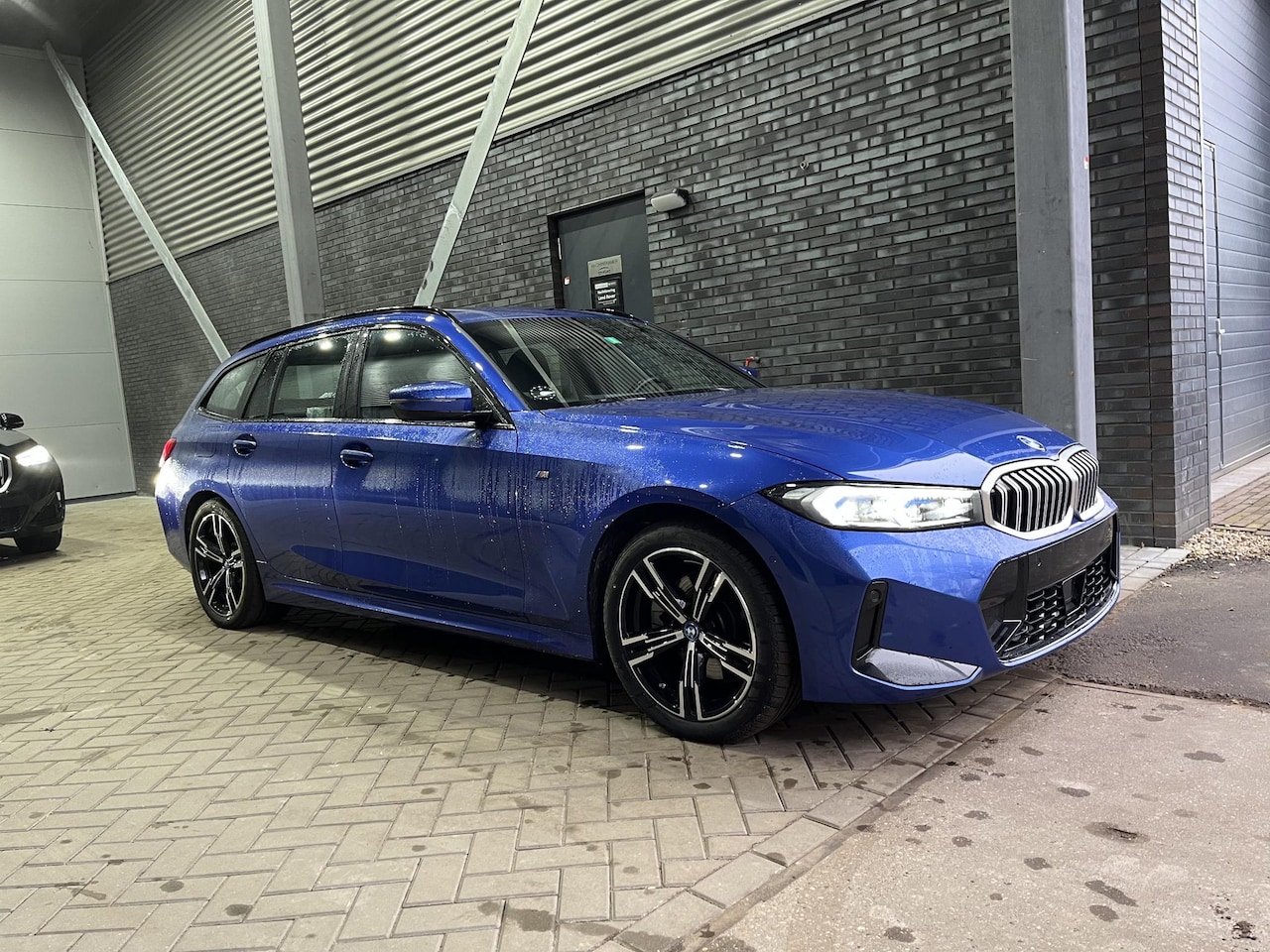 BMW 3-serie Touring - 330e M-Sport Business | Shadow Line | ACC | Stoel+Stuurverwarming | Camera | 18 Inch | App - AutoWereld.nl