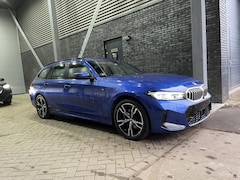 BMW 3-serie Touring - 330e M-Sport Business | Shadow Line | ACC | Stoel+Stuurverwarming | Camera | 18 Inch | App