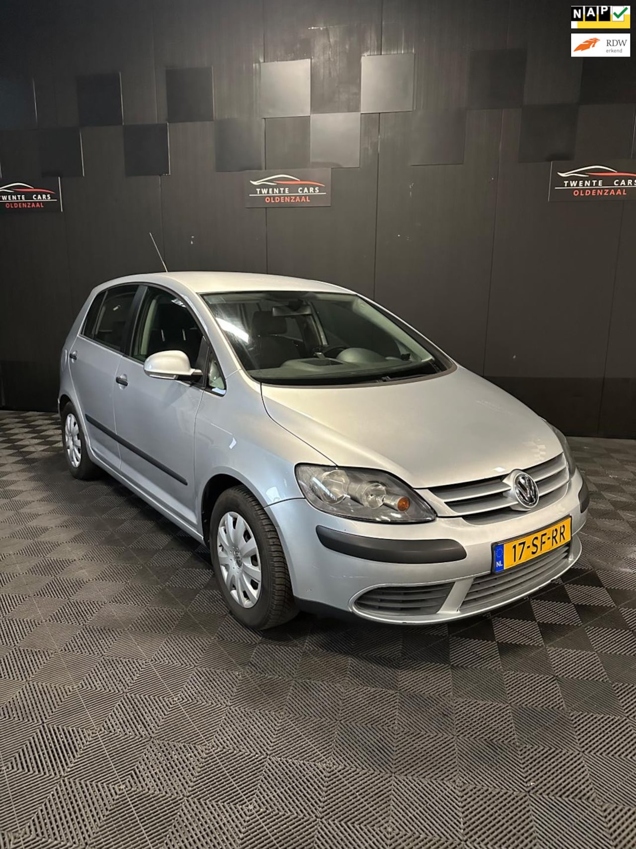 Volkswagen Golf Plus - 1.6 FSI Turijn | Airco | PDC | Nieuwe APK | - AutoWereld.nl