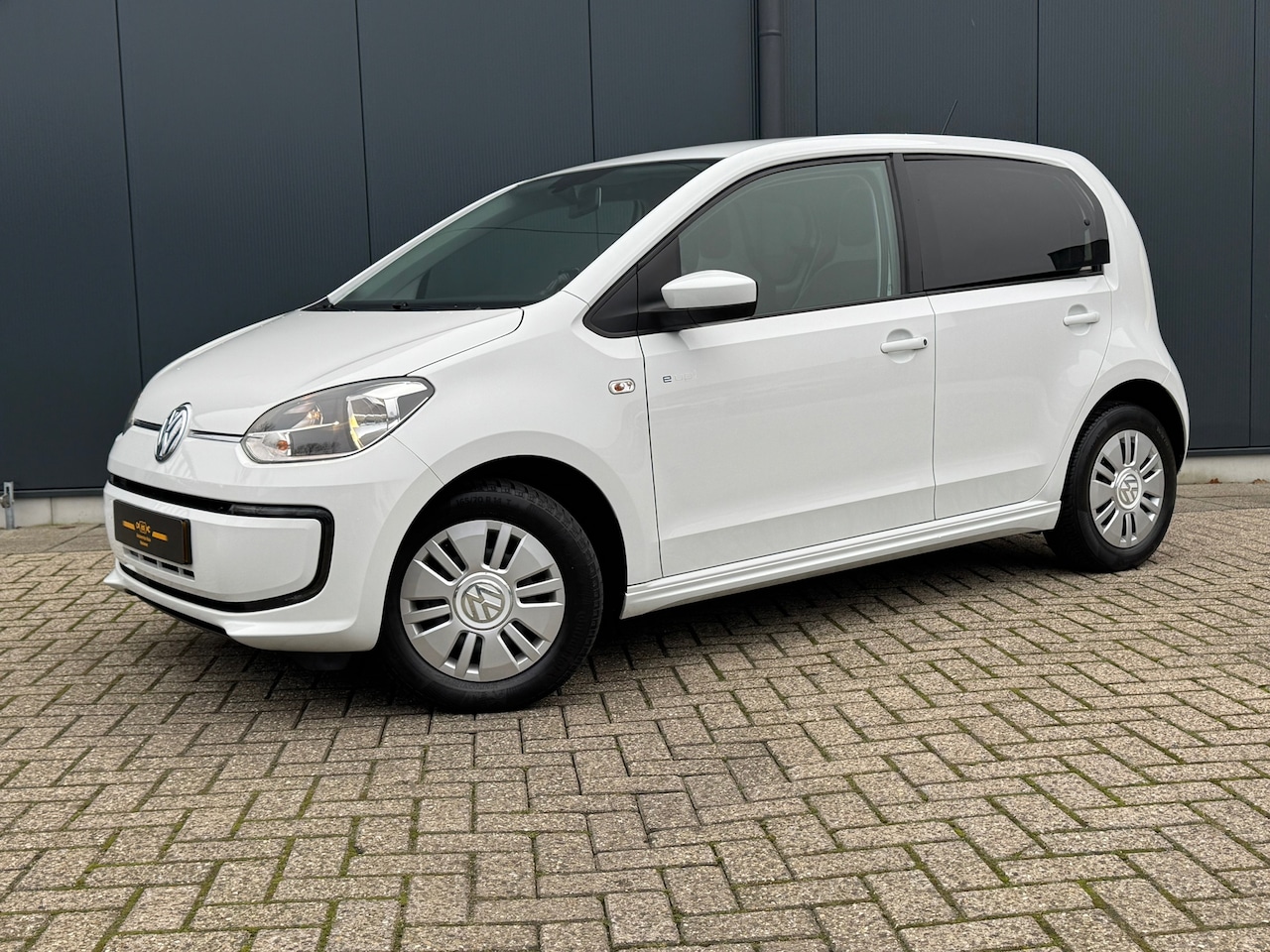 Volkswagen e-Up! - E-Up! *Airco * Stoelverwarming * 5deurs * Trekhaak * - AutoWereld.nl