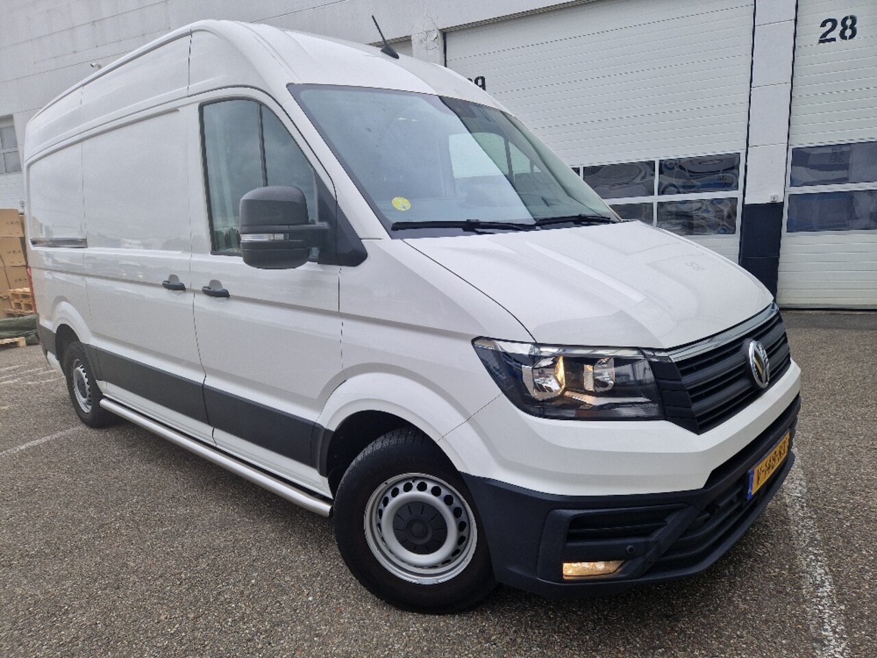 Volkswagen Crafter - 35 2.0 TDI 180pk L3H3 3500kg trekhaak 2x schuifdeur navi camera Comfortline 90.000km euro6 - AutoWereld.nl