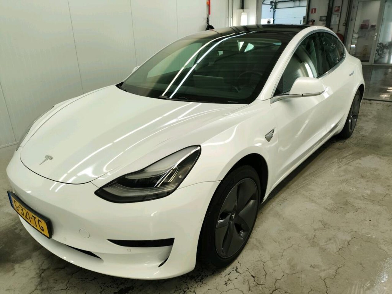 Tesla Model 3 - Standard RWD Plus [ TREKHAAK+AUTOPILOT+60 kWh+PREMIUM AUDIO ] - AutoWereld.nl