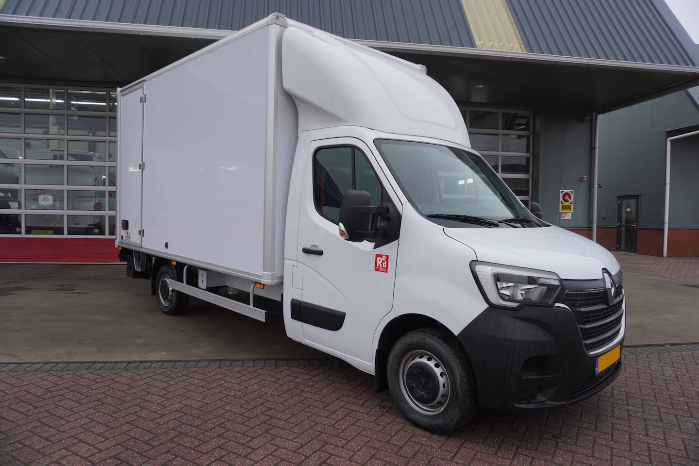 Renault Master - T35 2.3 dCi 165PK L3 EL Energy Meubelbak + laadklep Airco | Cruise | Trekhaak - AutoWereld.nl