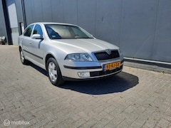 Skoda Octavia - 1.6 FSI Elegance