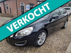 Volvo V60 - 1.6 T3 Summum AUTOMAAT|LEDER|17"|DEALER|BOEKJES ETC