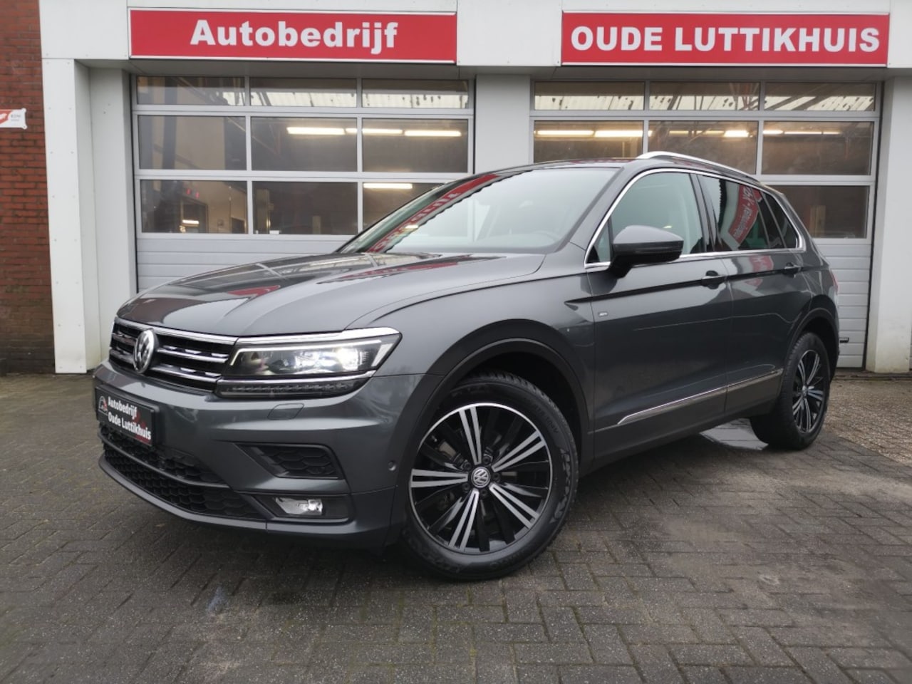 Volkswagen Tiguan - 1.4TSI 150PK DSG Highline Virtual Pano Camera Trekhaak - AutoWereld.nl