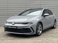 Volkswagen Golf - 1.5 eTSI R-Line Business+ Full-LED koplampen / Electrisch schuifdak / Navigatie / Stuurver