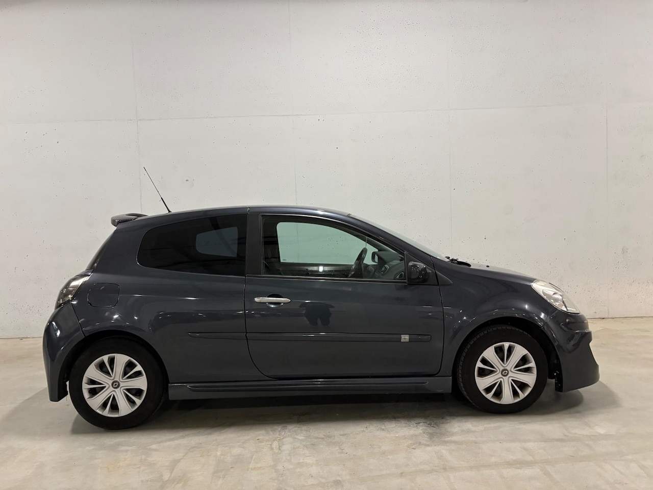 Renault Clio - 1.2-16V Sport RS Cup Airco Cruise APK - AutoWereld.nl