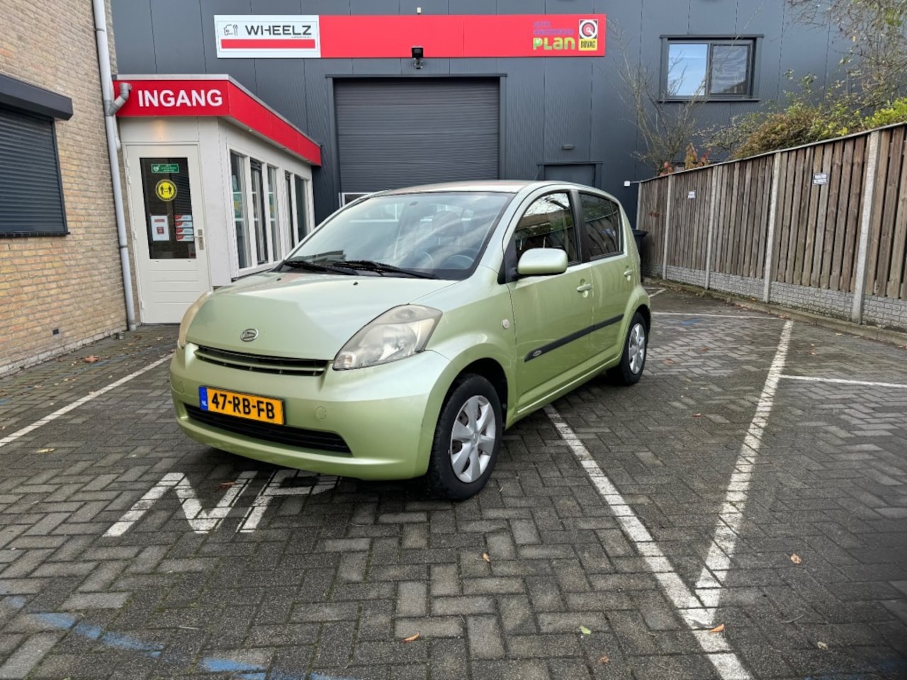 Daihatsu Sirion - 1.3 5 drs - airco - trekhaak - AutoWereld.nl