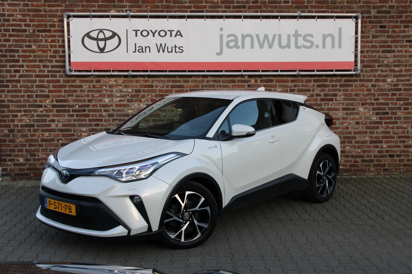 Toyota C-HR - 2.0 Hybrid Style + BSM + PDC - AutoWereld.nl