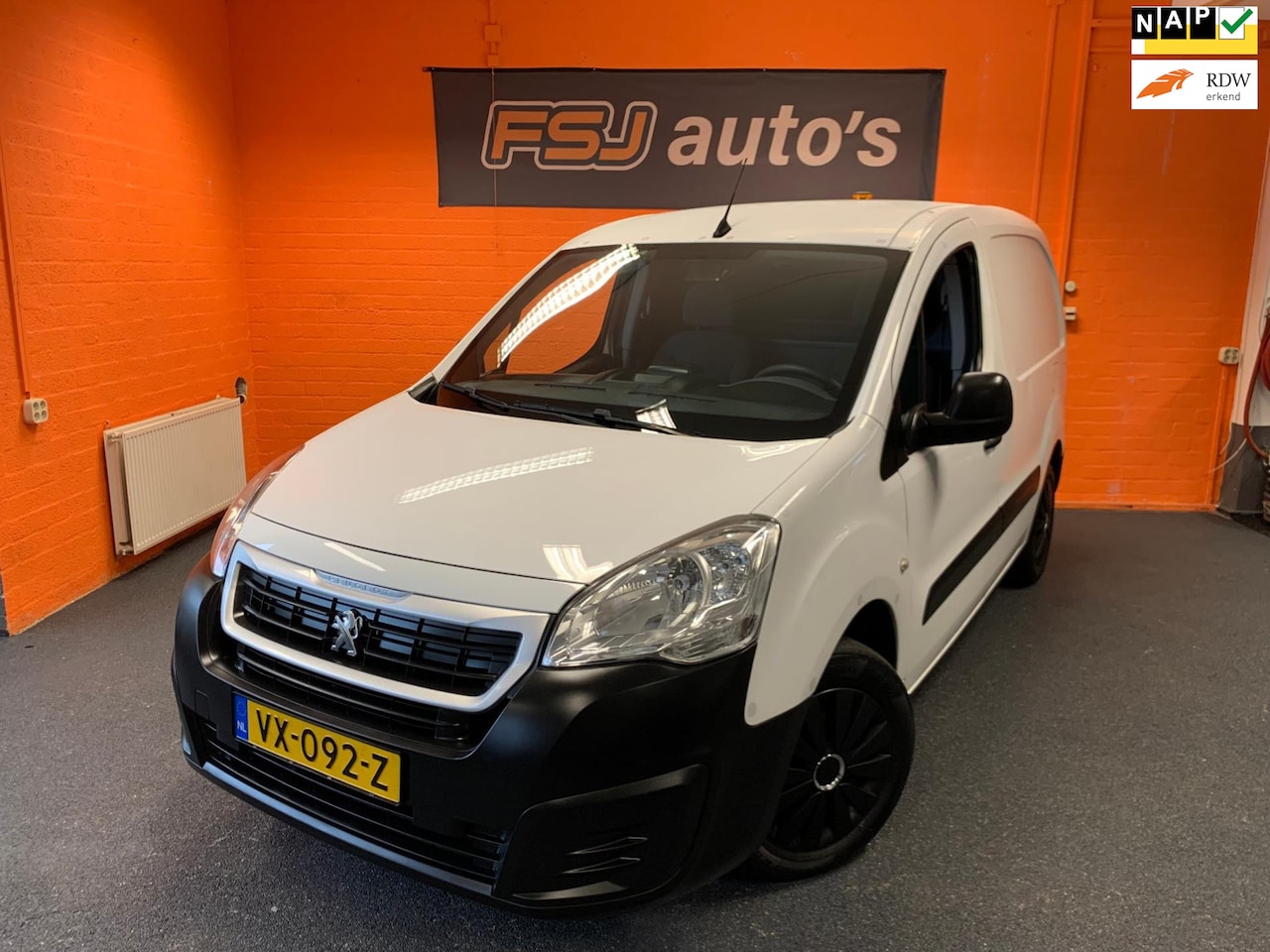 Peugeot Partner - 120 1.6 BlueHDi 75 L1 PREMIERE / NAVI / AIRCO! - AutoWereld.nl