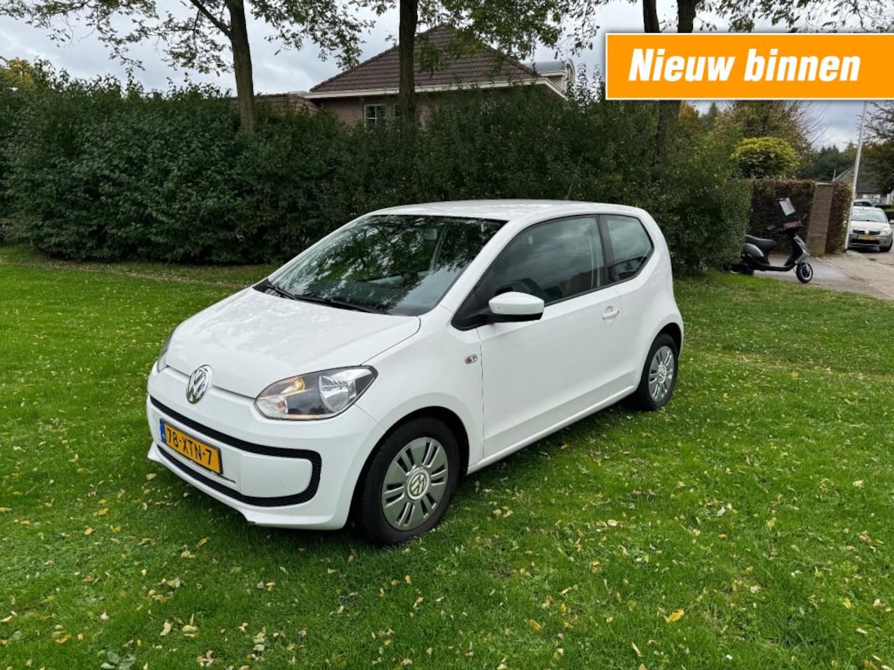 Volkswagen Up! - 1.0 3 drs - airco - trekhaak - navigatie - AutoWereld.nl