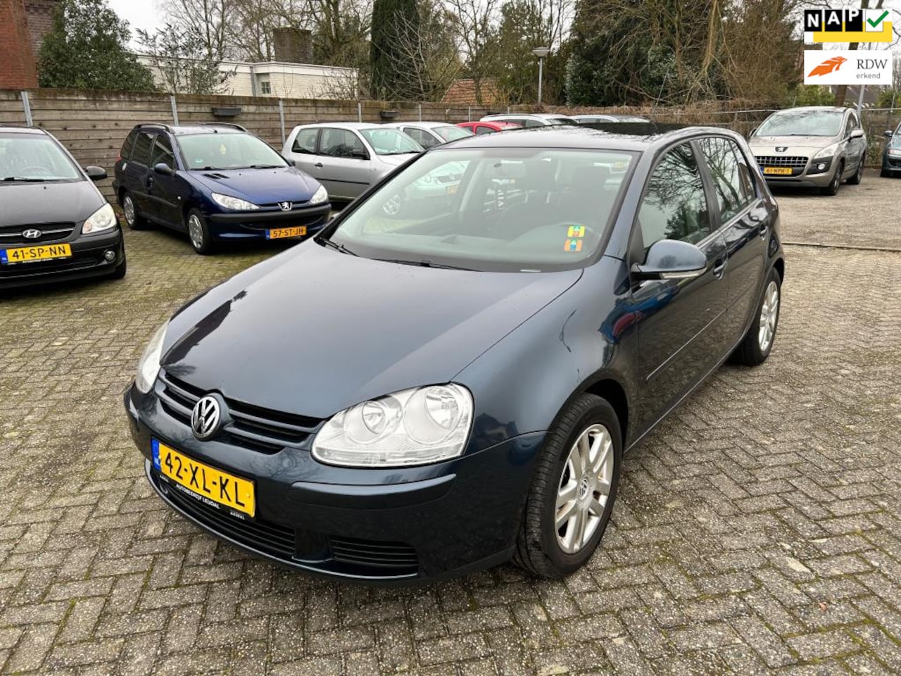 Volkswagen Golf - 1.6 FSI Optive 3 // APK 18-9-2025 // Airco - AutoWereld.nl