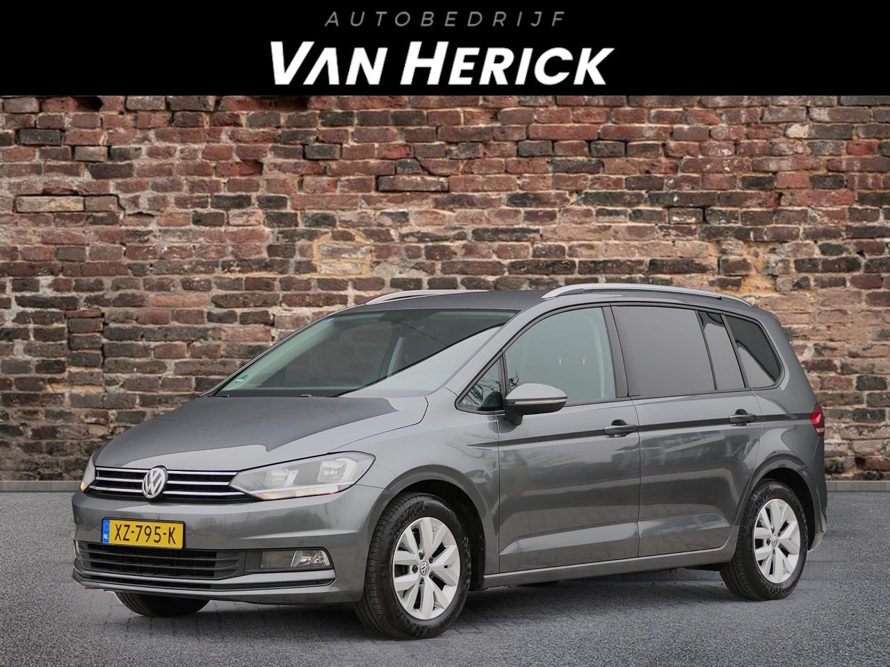 Volkswagen Touran - 1.5 TSI Comfortline Business 7p | Adaptive Cruise | Apple Carplay | Trekhaak - AutoWereld.nl