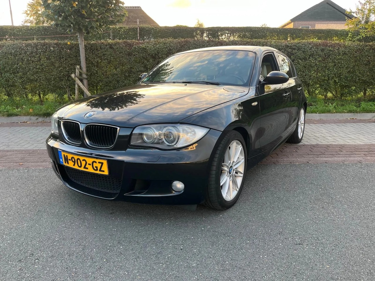 BMW 1-serie - 1-serie,leer,cruise control, 120i M -SPORT, Leer, Navi, Clima - AutoWereld.nl