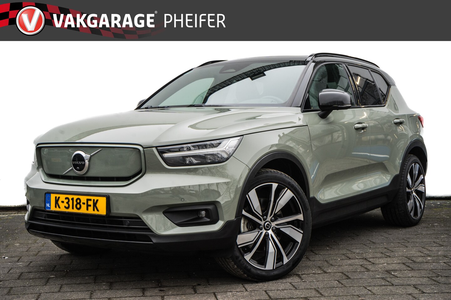 Volvo XC40 - Recharge P8 AWD R-Design Panoramadak/ Stuur-stoelverwarming/ Contourstoelen/ Camera/ Adapt - AutoWereld.nl