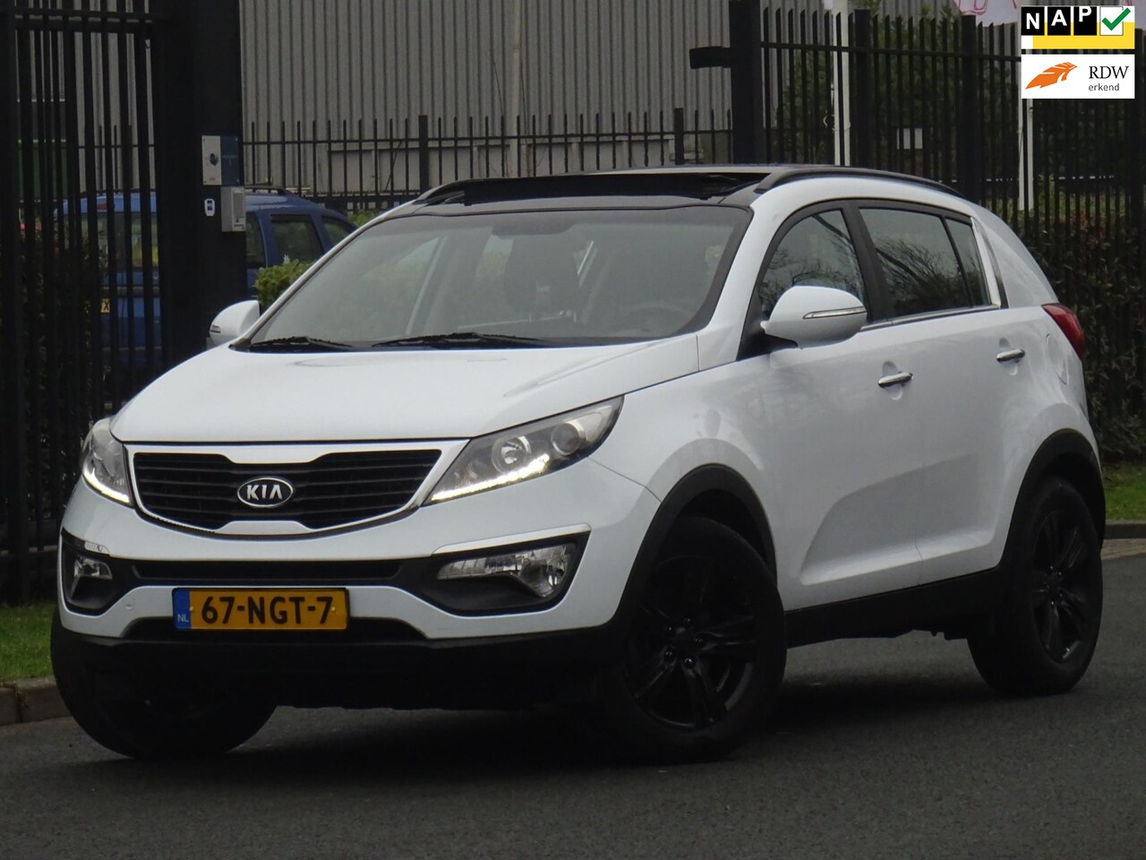 Kia Sportage - 2.0 X-ecutive AUTOMAAT NAP/PANORAMADAK/PDC/LED - AutoWereld.nl