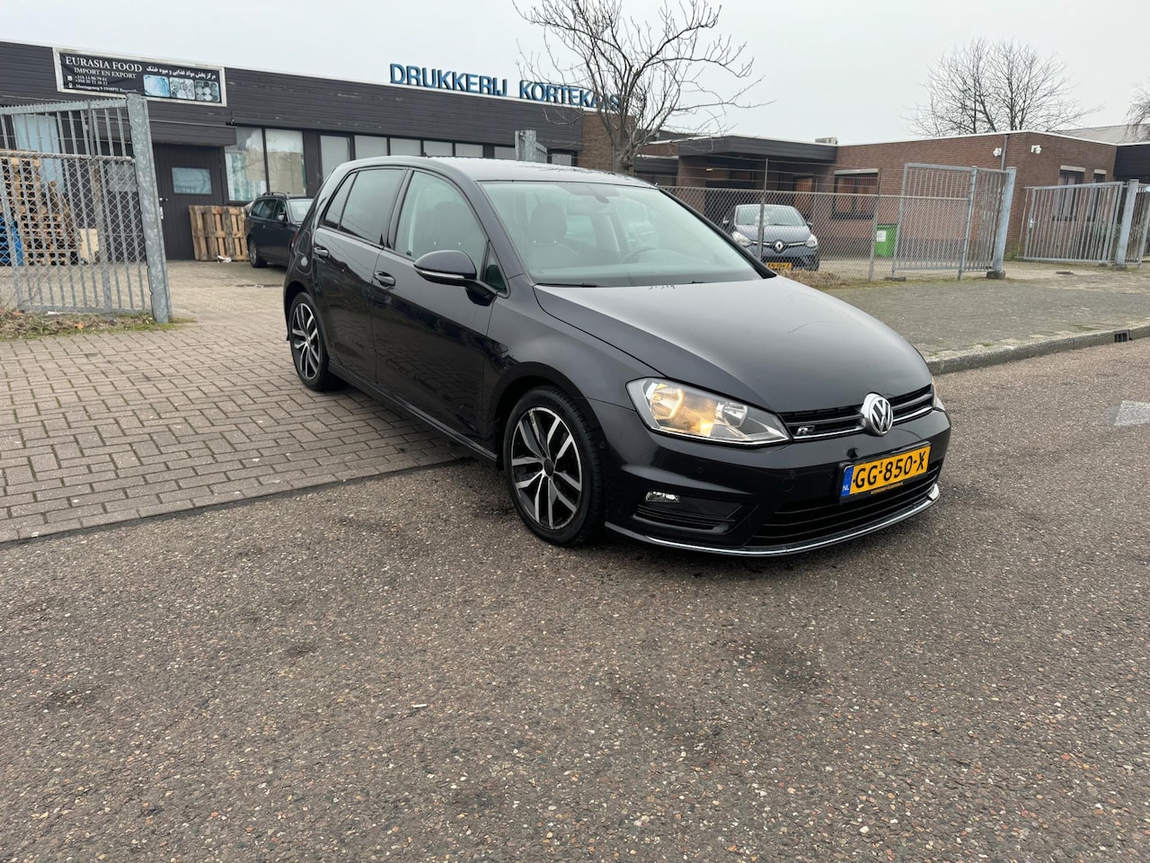 Volkswagen Golf - 1.6 TDI R-LINE DSG-AUTOMAAT EURO 6 - AutoWereld.nl