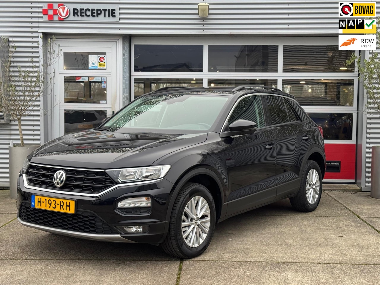 Volkswagen T-Roc - 1.5 TSI Style Automaat / Navi / Carplay / Pdc / Trekhaak - AutoWereld.nl